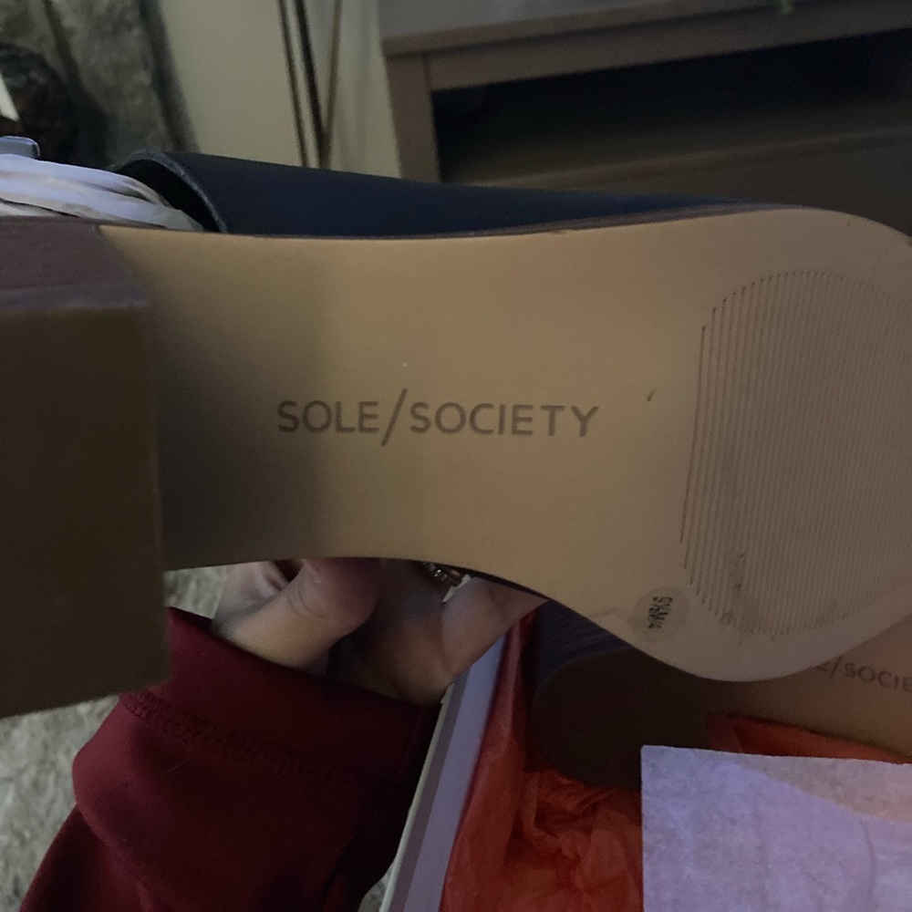 Never Work- They Only Had A 9.5 Left, But Are To … - image 3